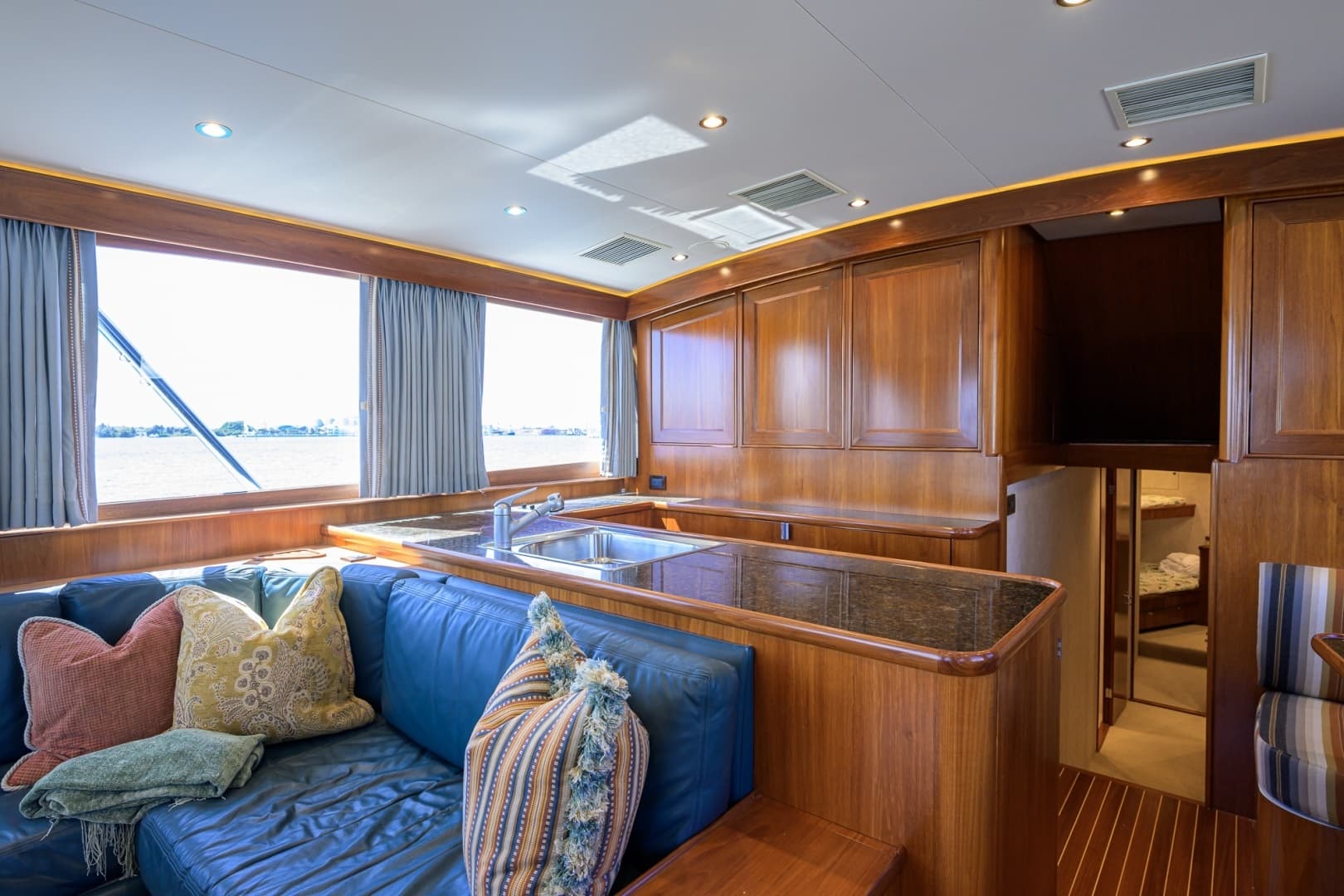 Rybovich 60 SIBONEY - Salon/Galley