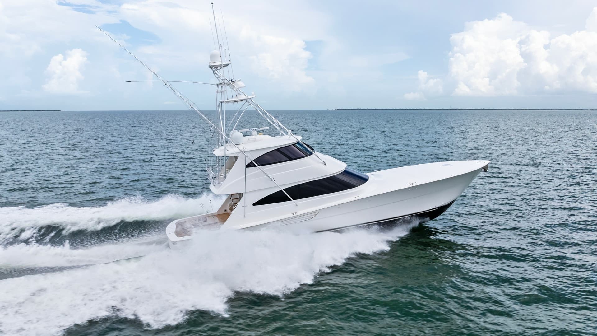 Dynamic Side View at Sea