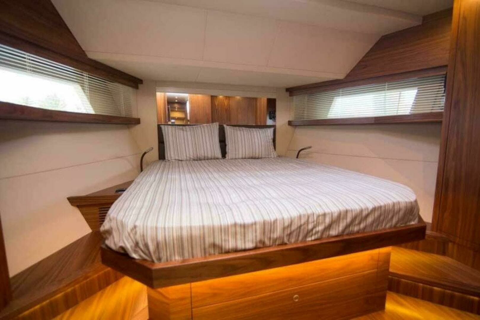 2019 Sundeck Yachts 580 Sport