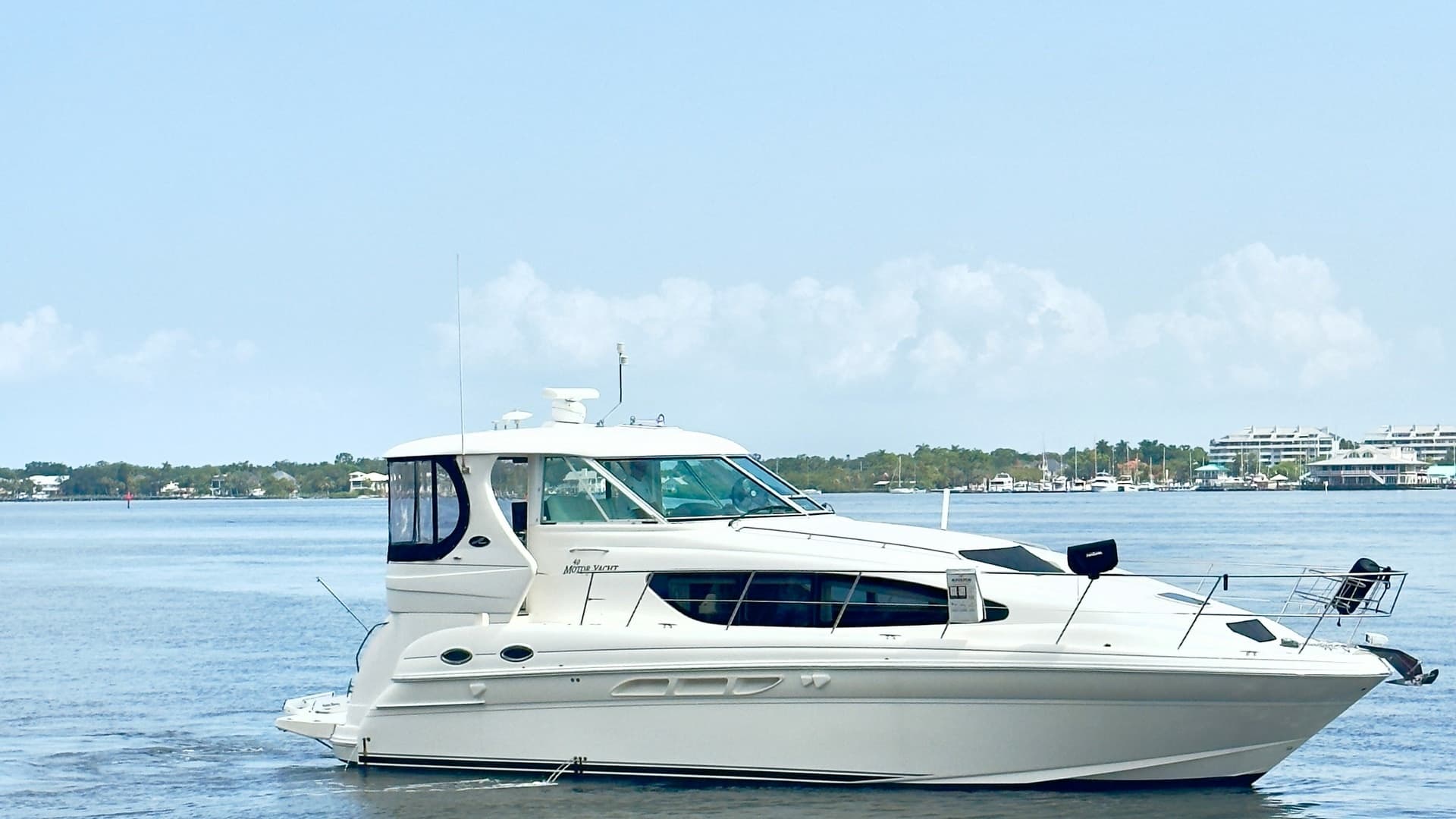 Starboard Profile of Sea Ray 40