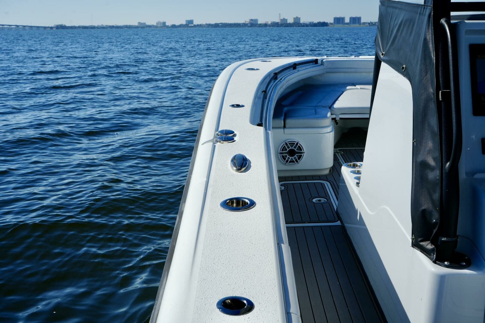 Yellowfin 32 Luhn 32- Companionway