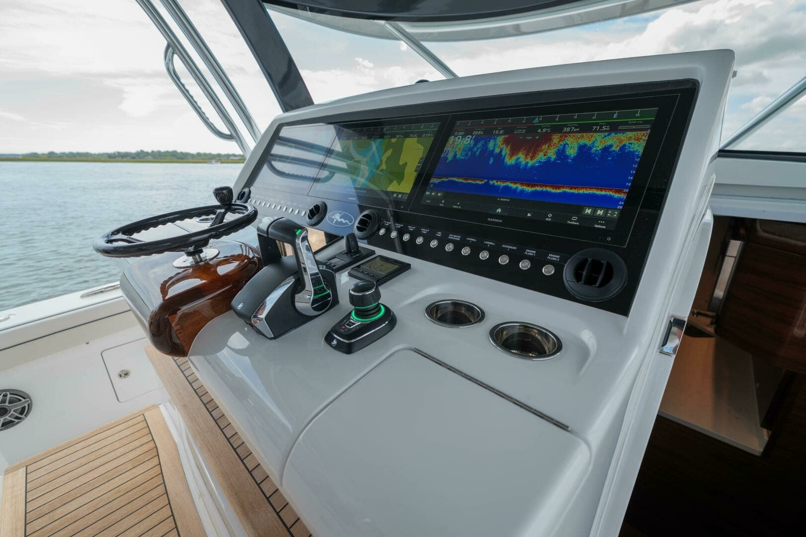 Valhalla 55 - Lucky 24 IV - Helm Station Electronics