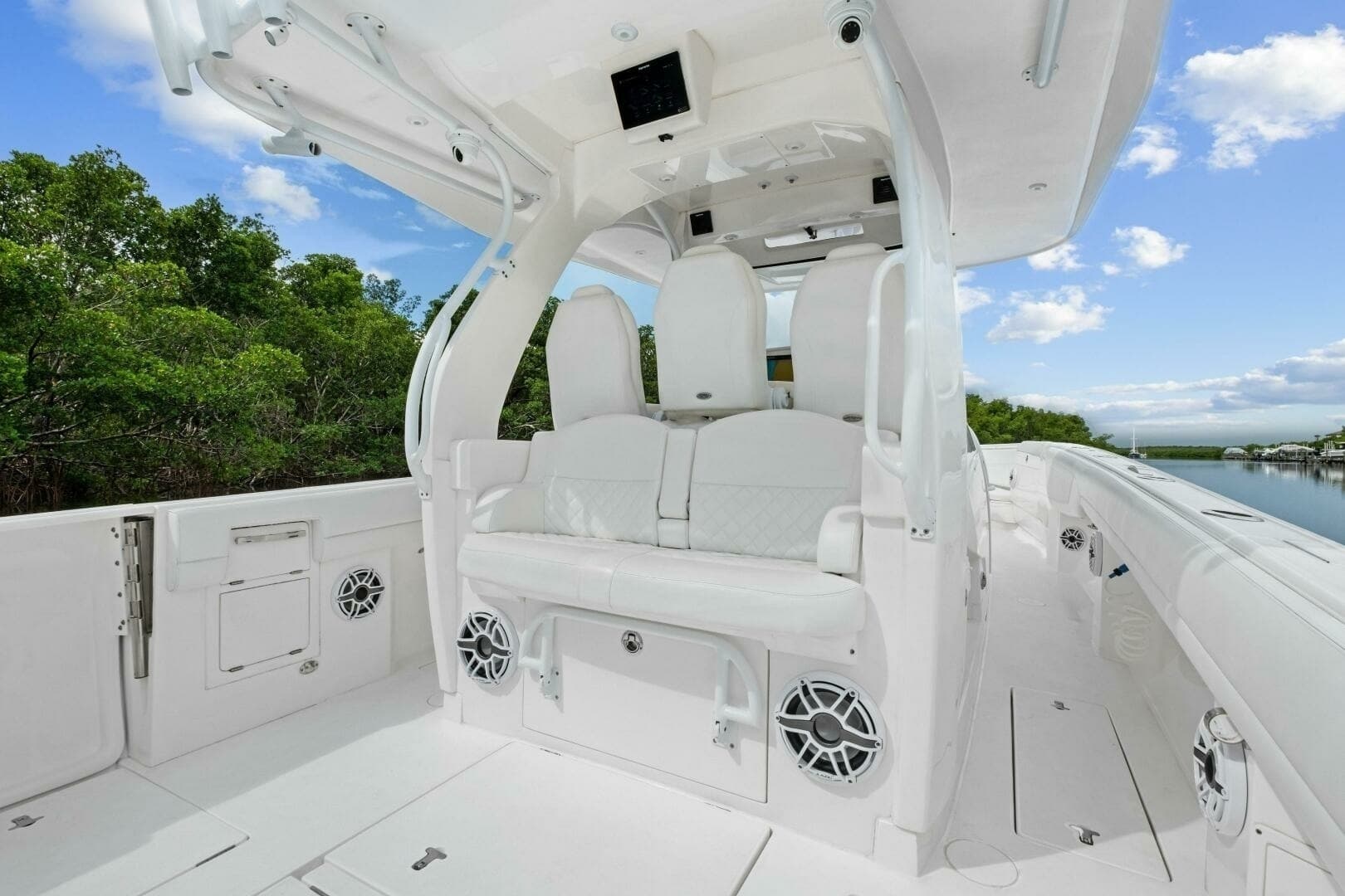 2020 Intrepid 400 CC - Cockpit Seating 