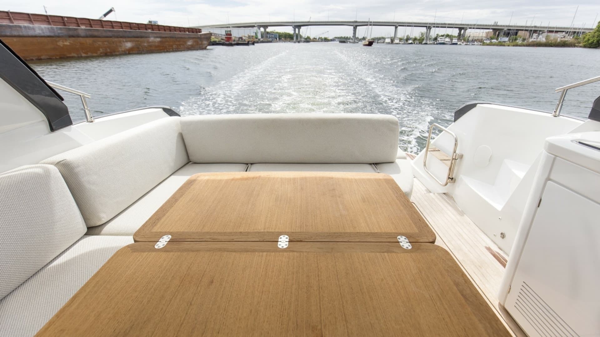 2022 Beneteau 41 Grand Turismo War Downs Eagle Topside (10)