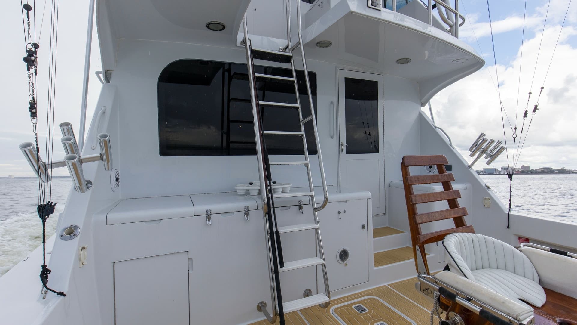 1999 Hatteras 60 Enclosed Bridge Better Days Rear Deck (3)