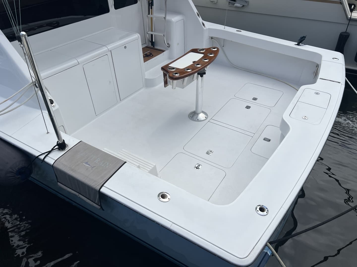 Viking 52 LET IT RAIN - Cockpit