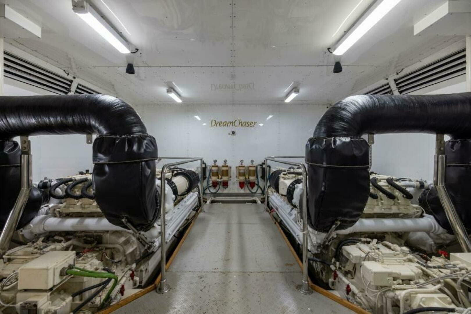 2001 Ferretti 94 Raised Pilothouse - Dreamchaser -Engine Room