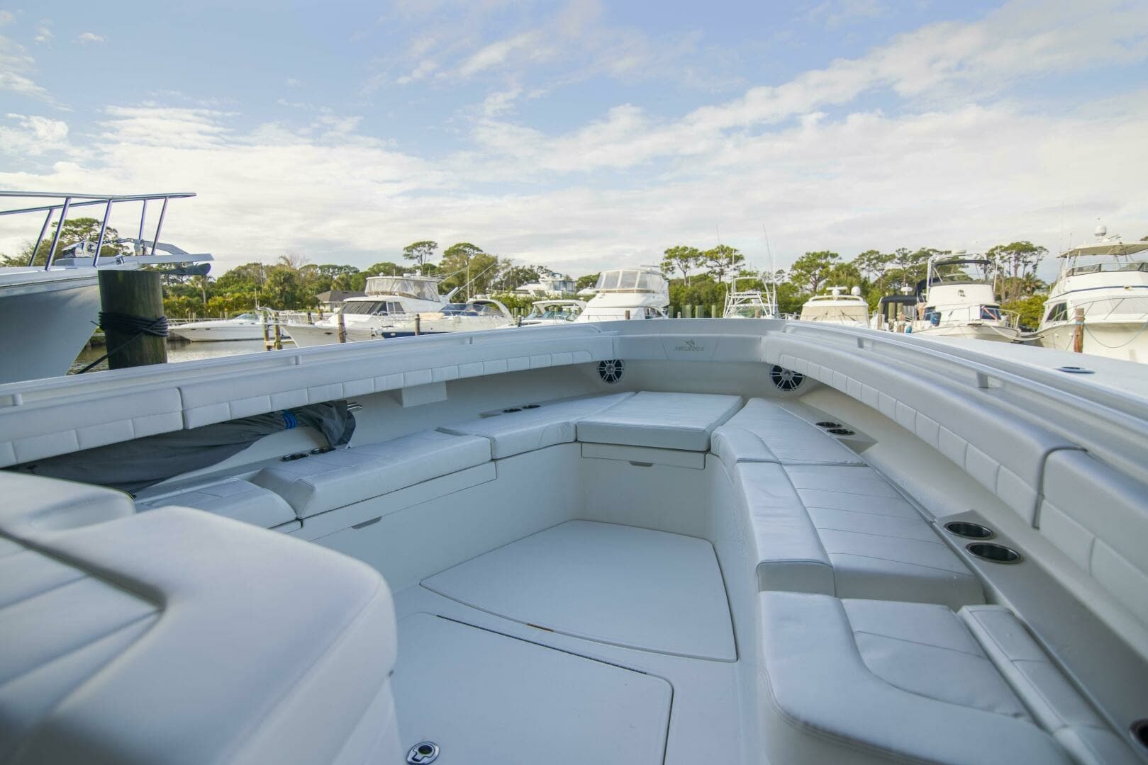 Regulator 41 - Miss Megan - Bow, Forward Seating