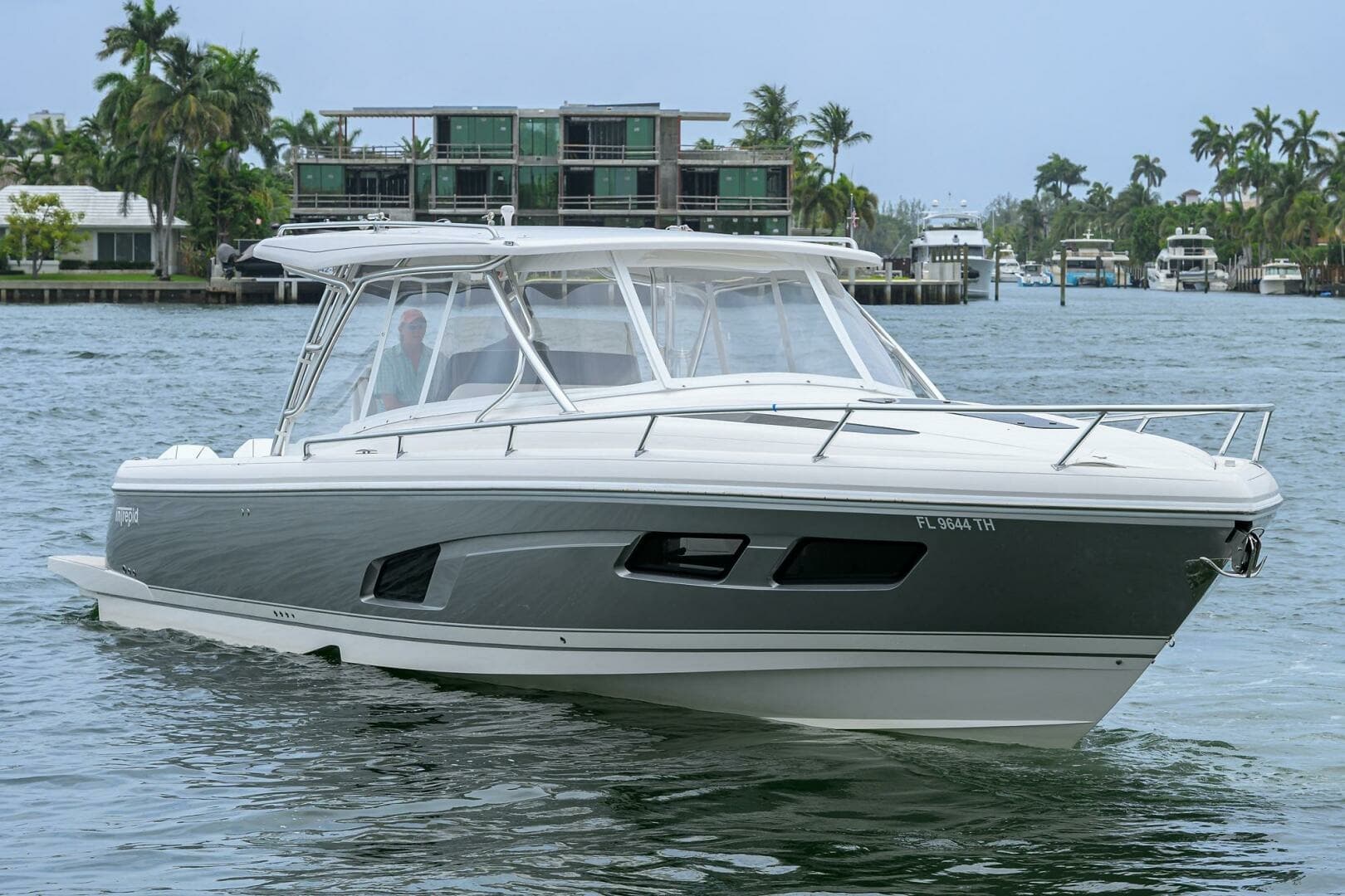 Intrepid 41 - Starboard Profile