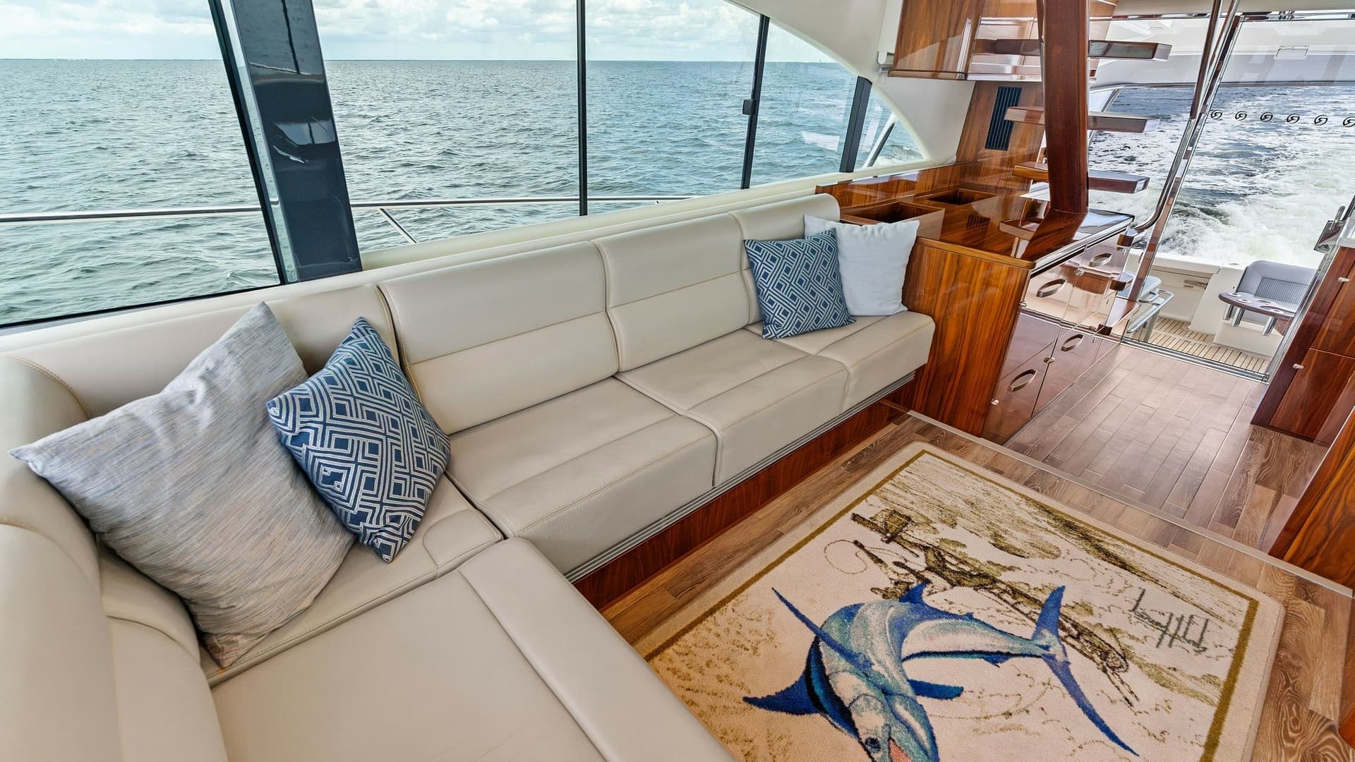 Luxurious Saloon with Ocean Views