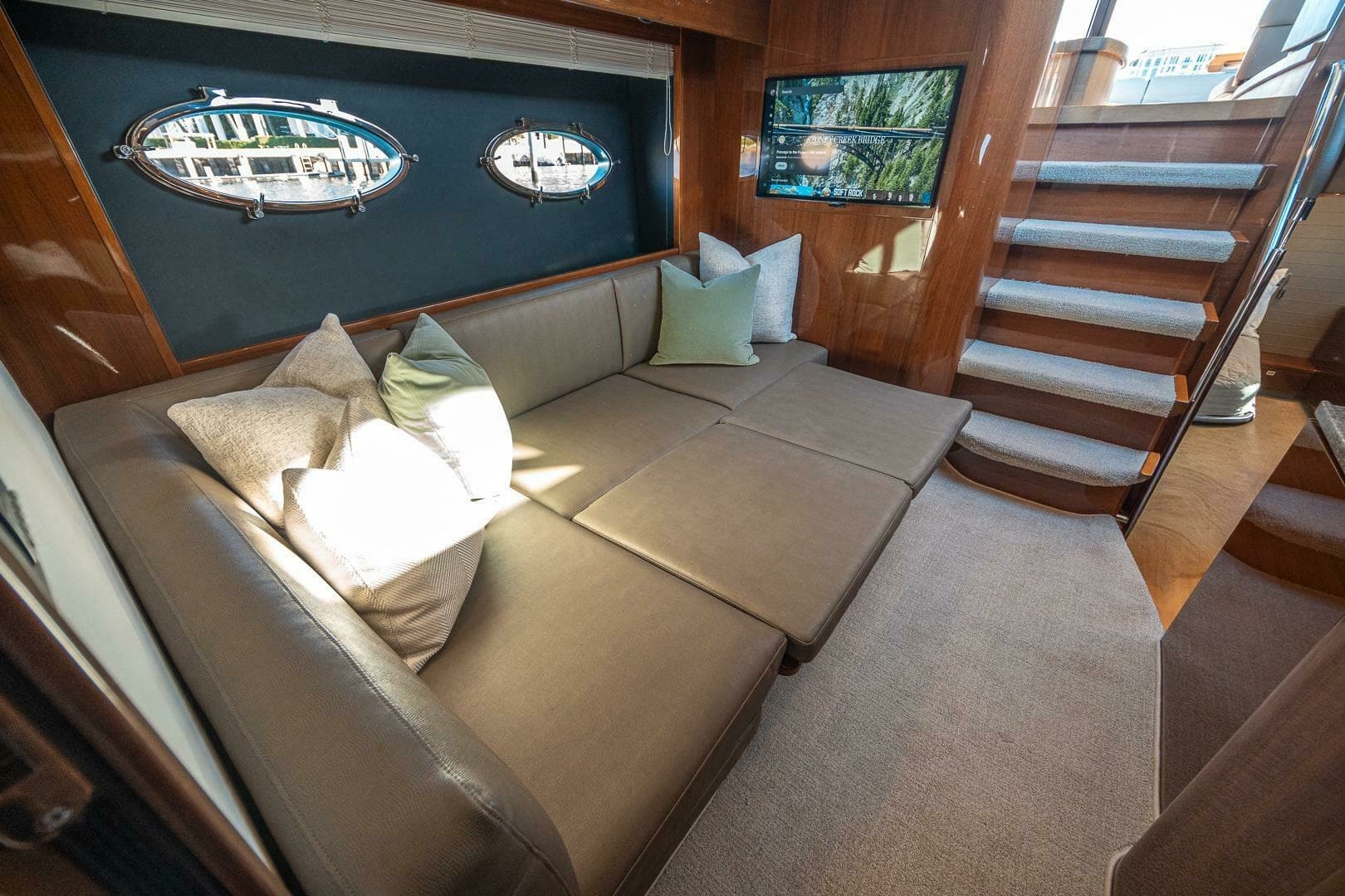 2016 Princess V48