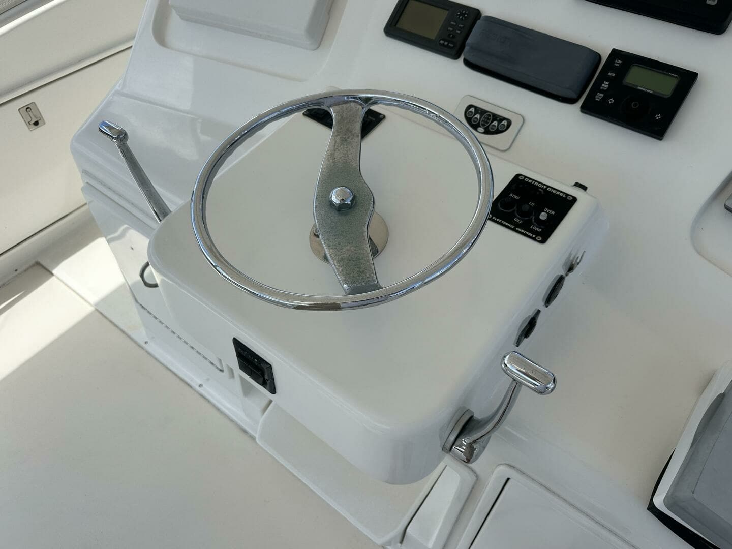 Ocean Yachts 50 GOLD COAST - Fly Bridge Helm