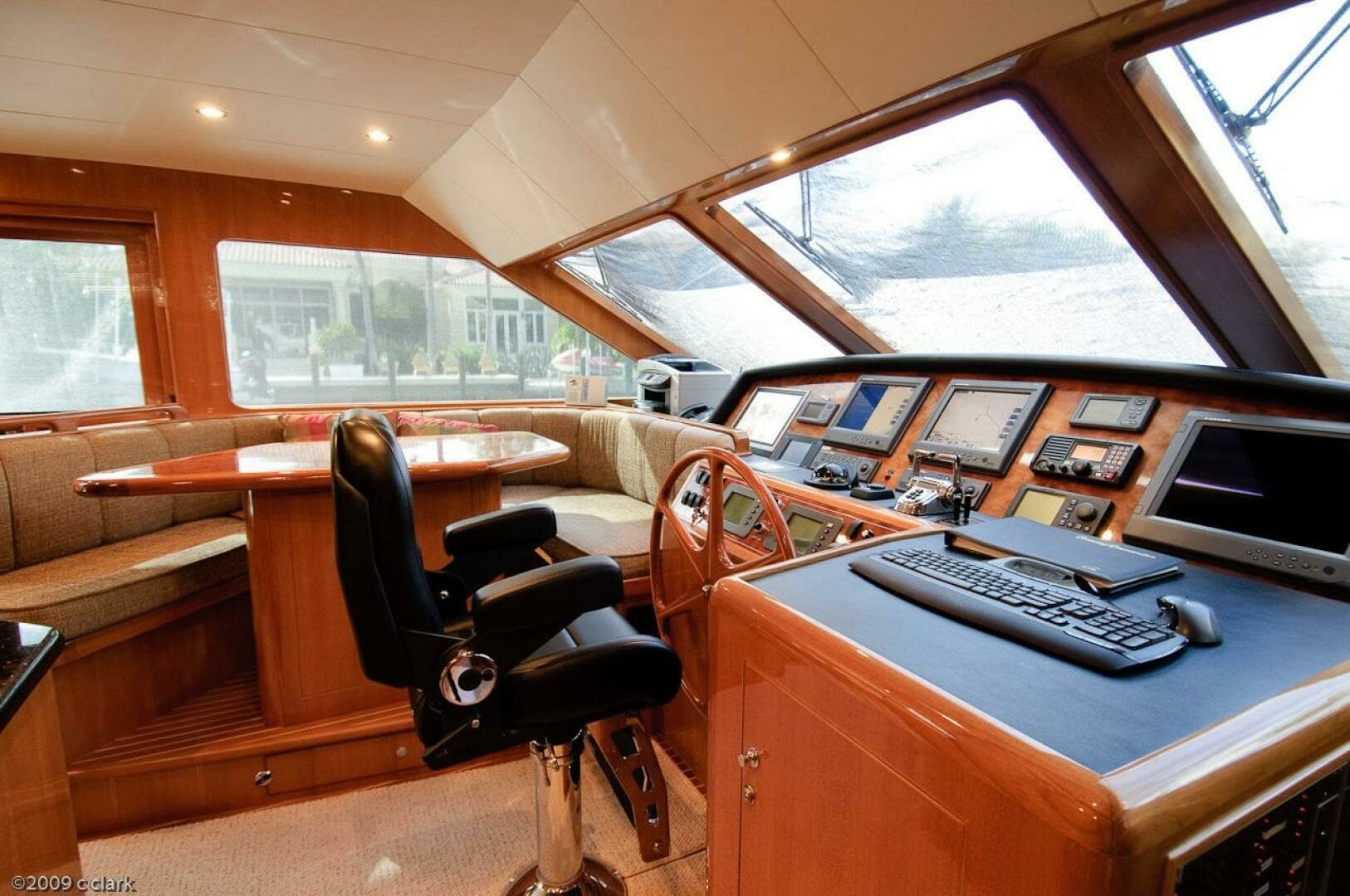 2005 Ocean Alexander 58 - Helm