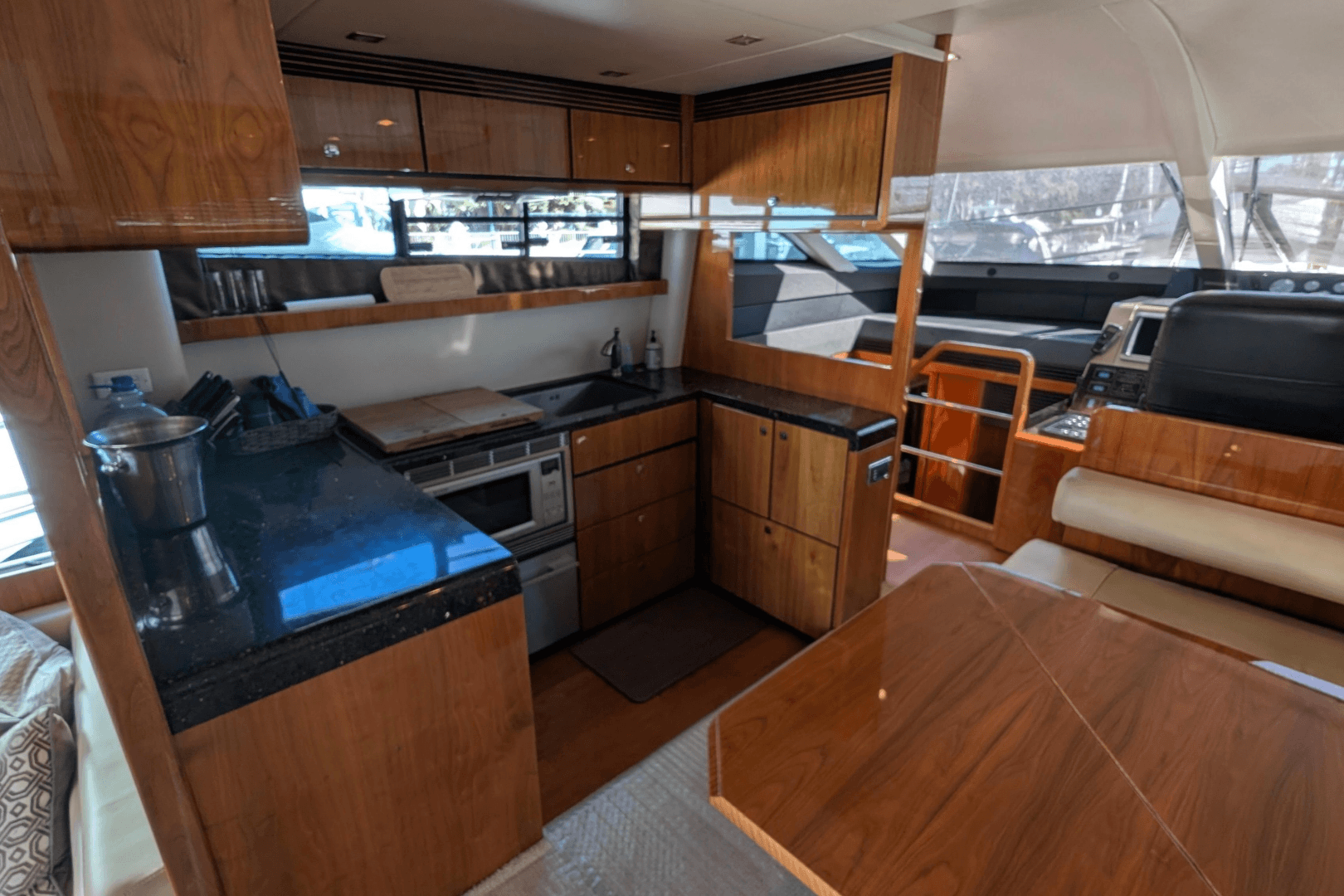 2010 Fairline Squadron