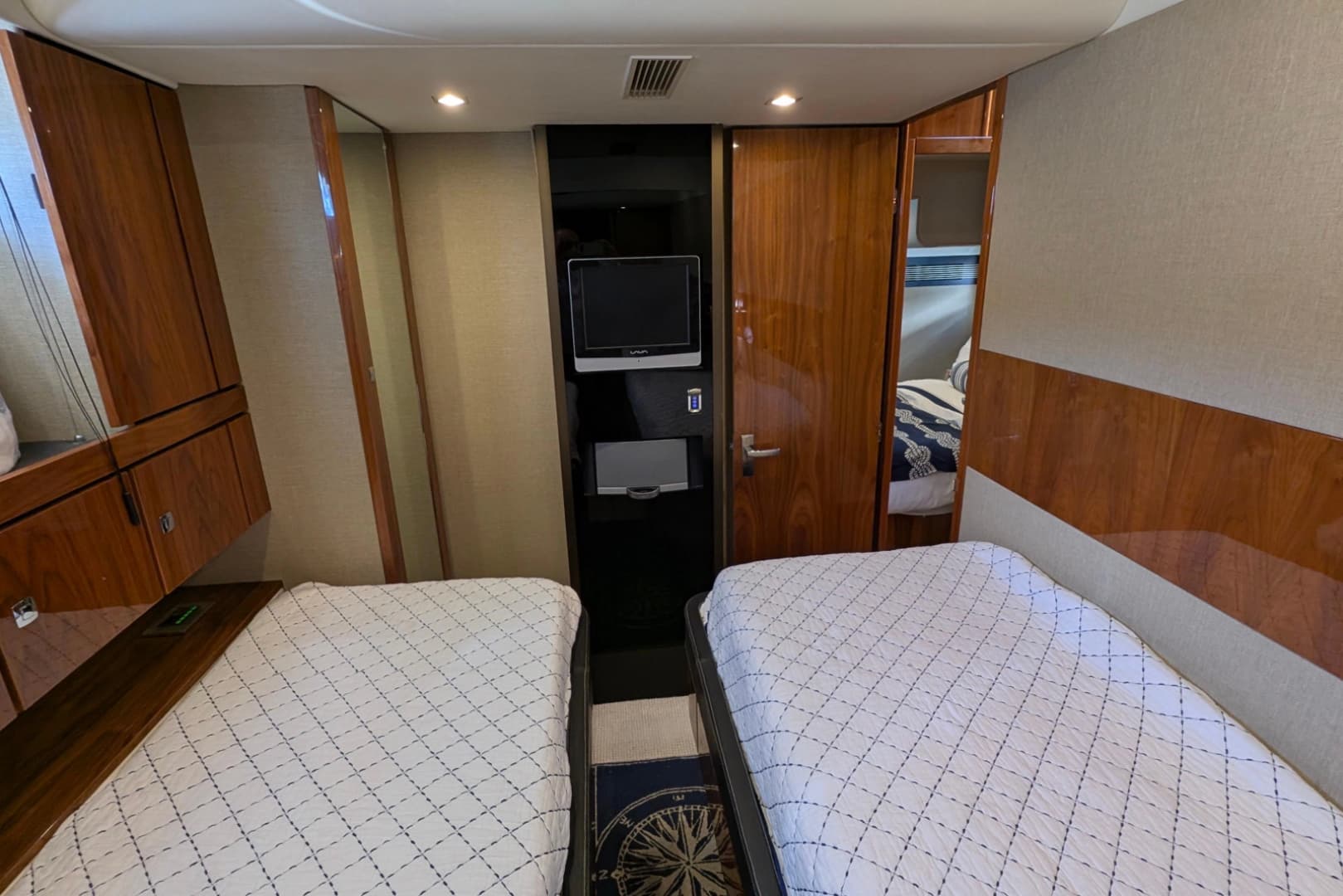 2010 Fairline Squadron