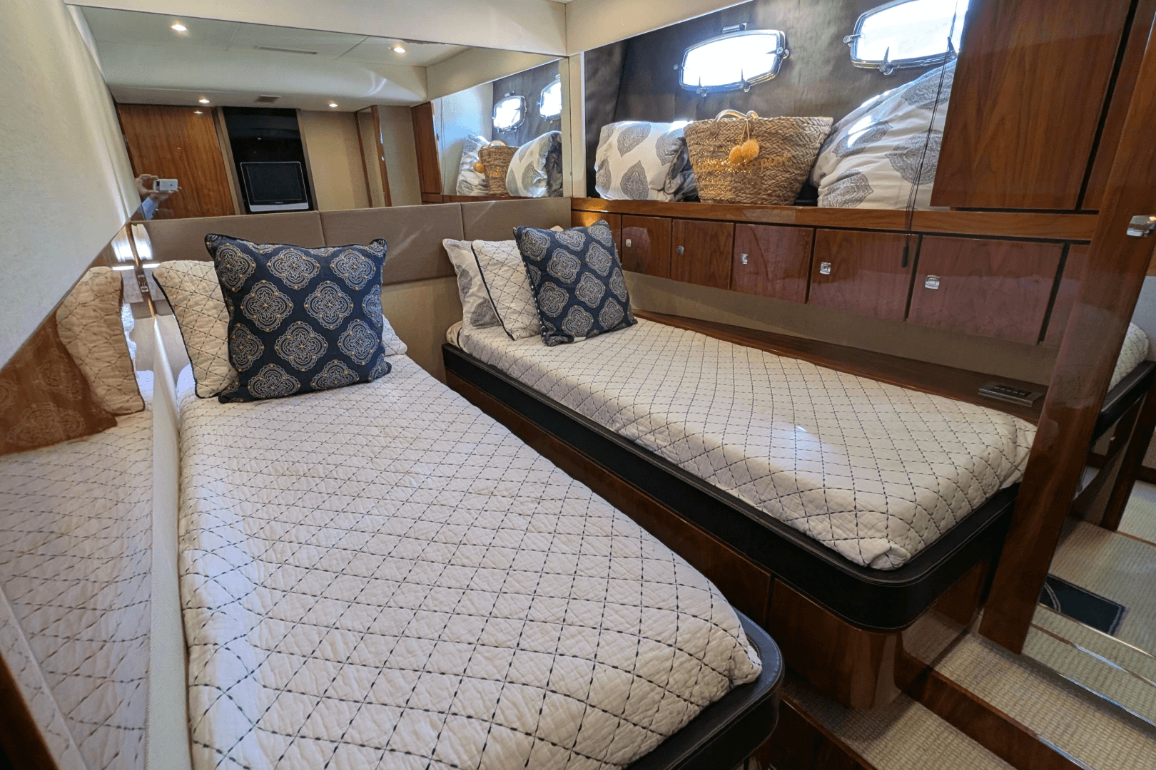 2010 Fairline Squadron