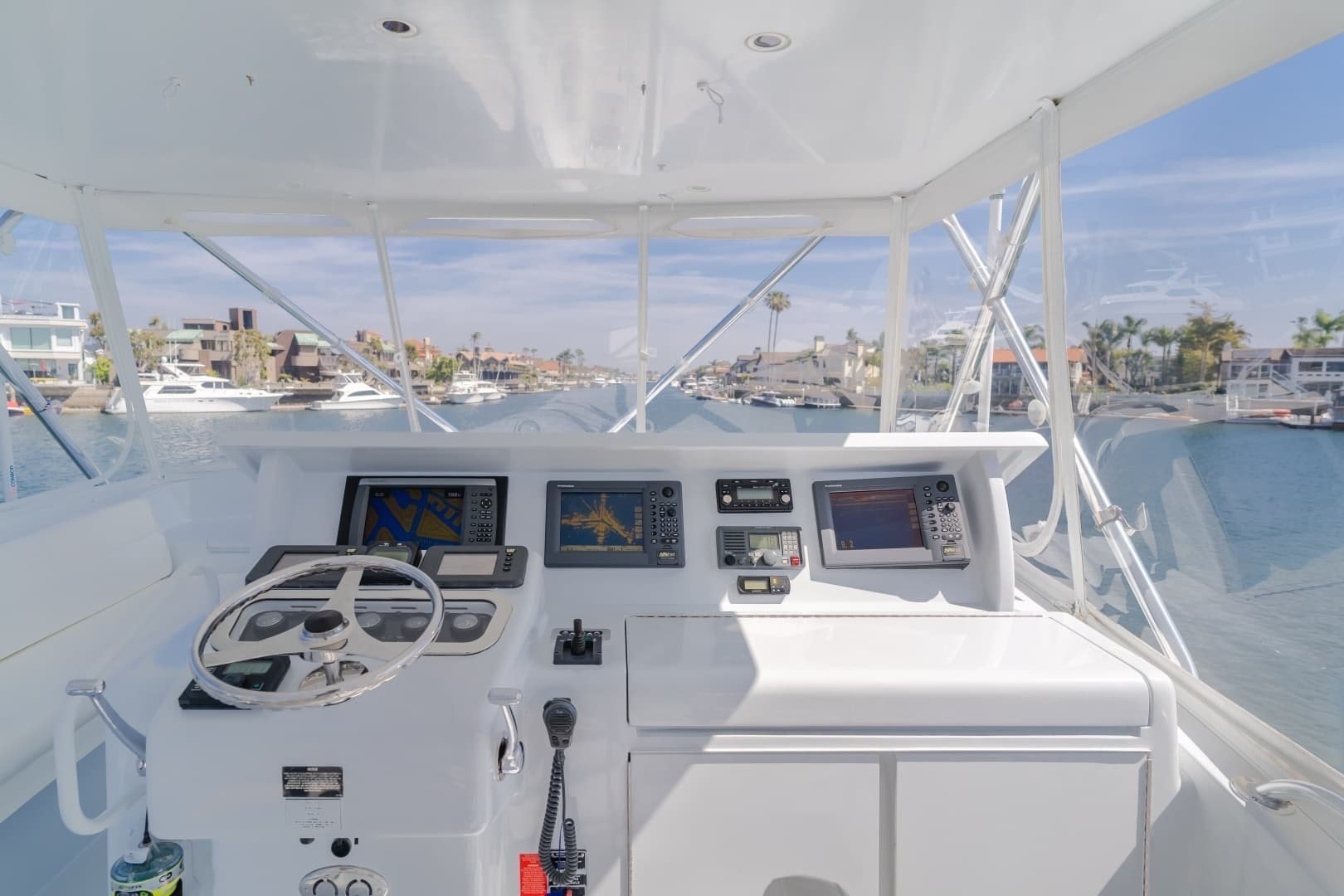 2003 Hatteras 54 Convertible - "BRAINWAVE": Flybridge Helm Station