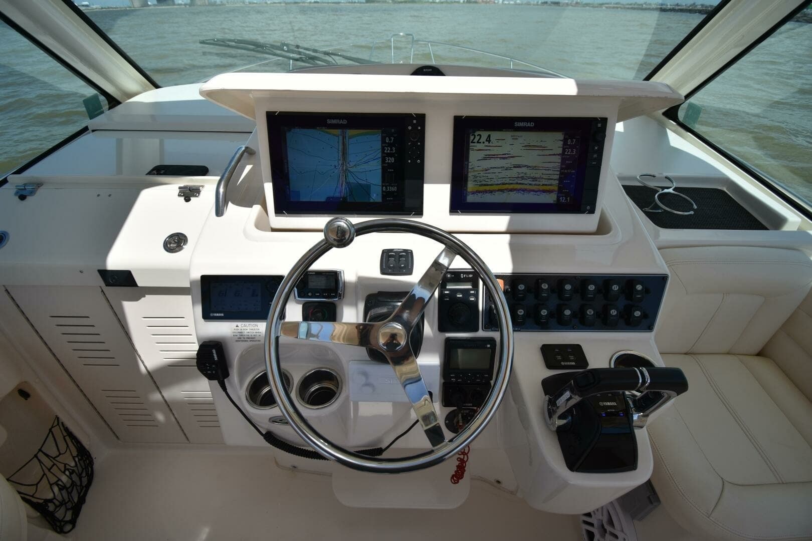 2016 Grady-White 330 Express 