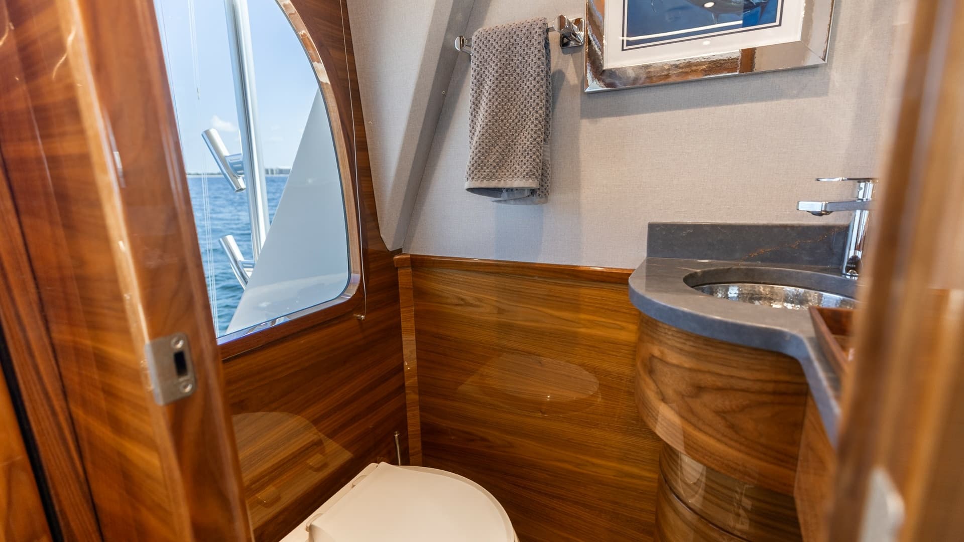 Elegant En-Suite Head