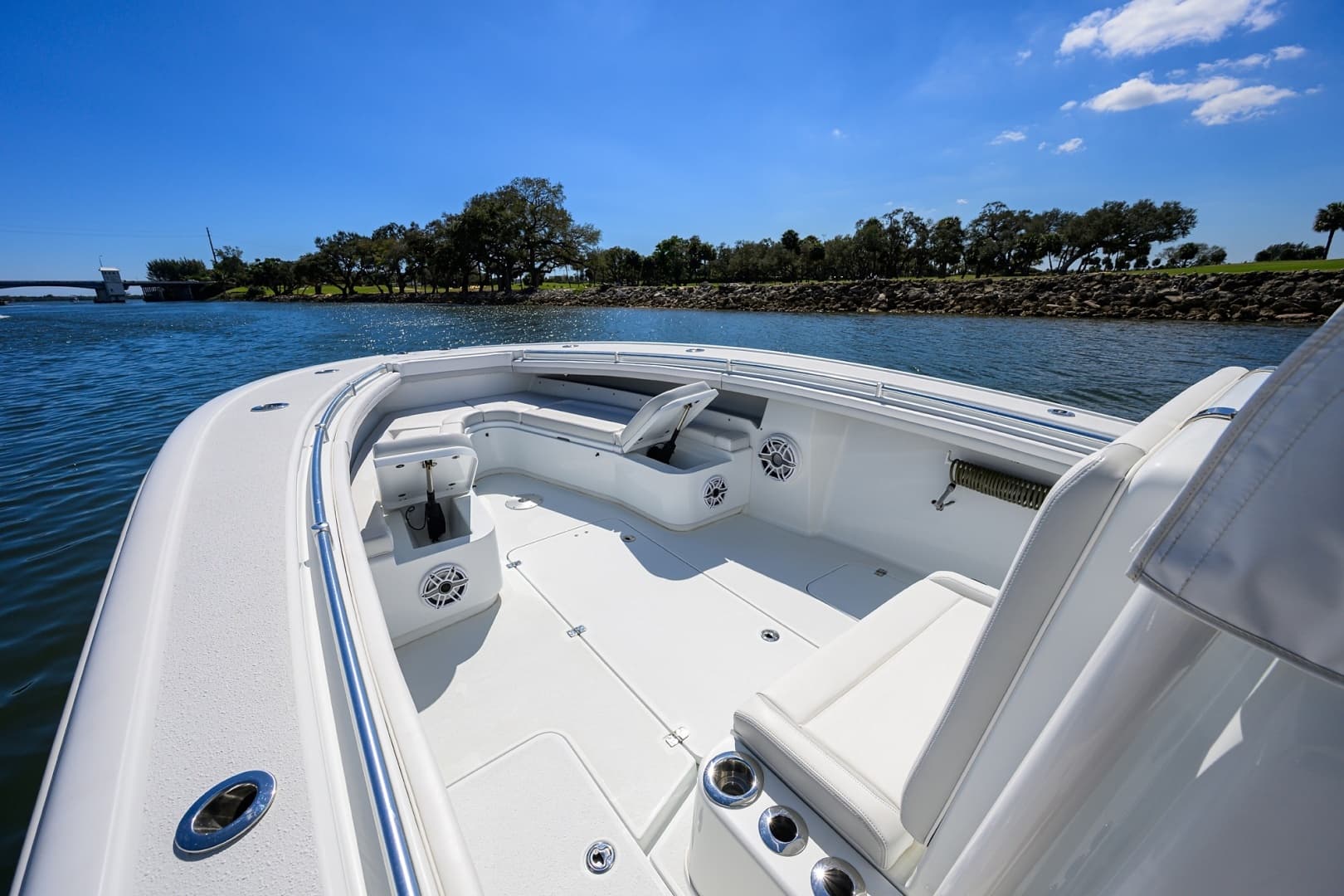 Yellowfin 34 - Bow
