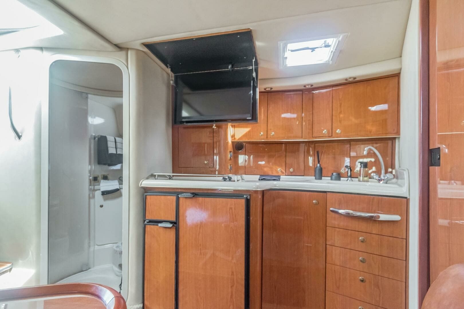 2000 Sea Ray 370 Express Cruiser
