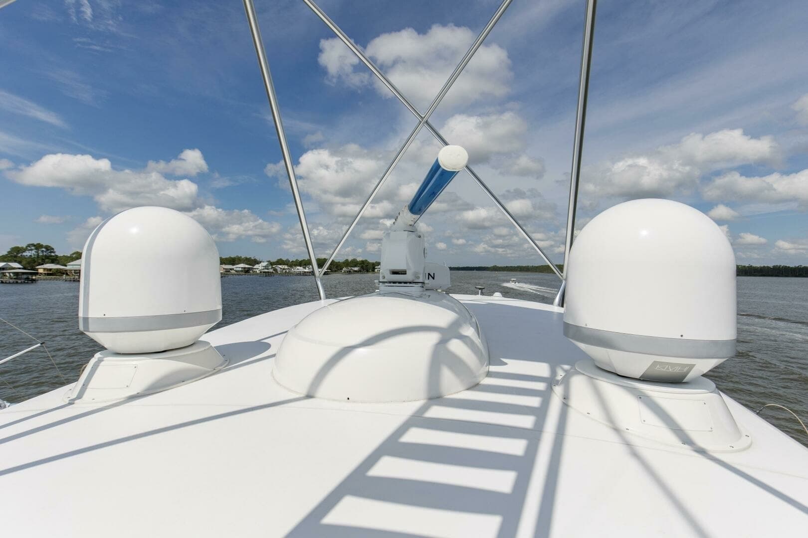 2016 92 Viking Enclosed Bridge Touche Exterior (5)