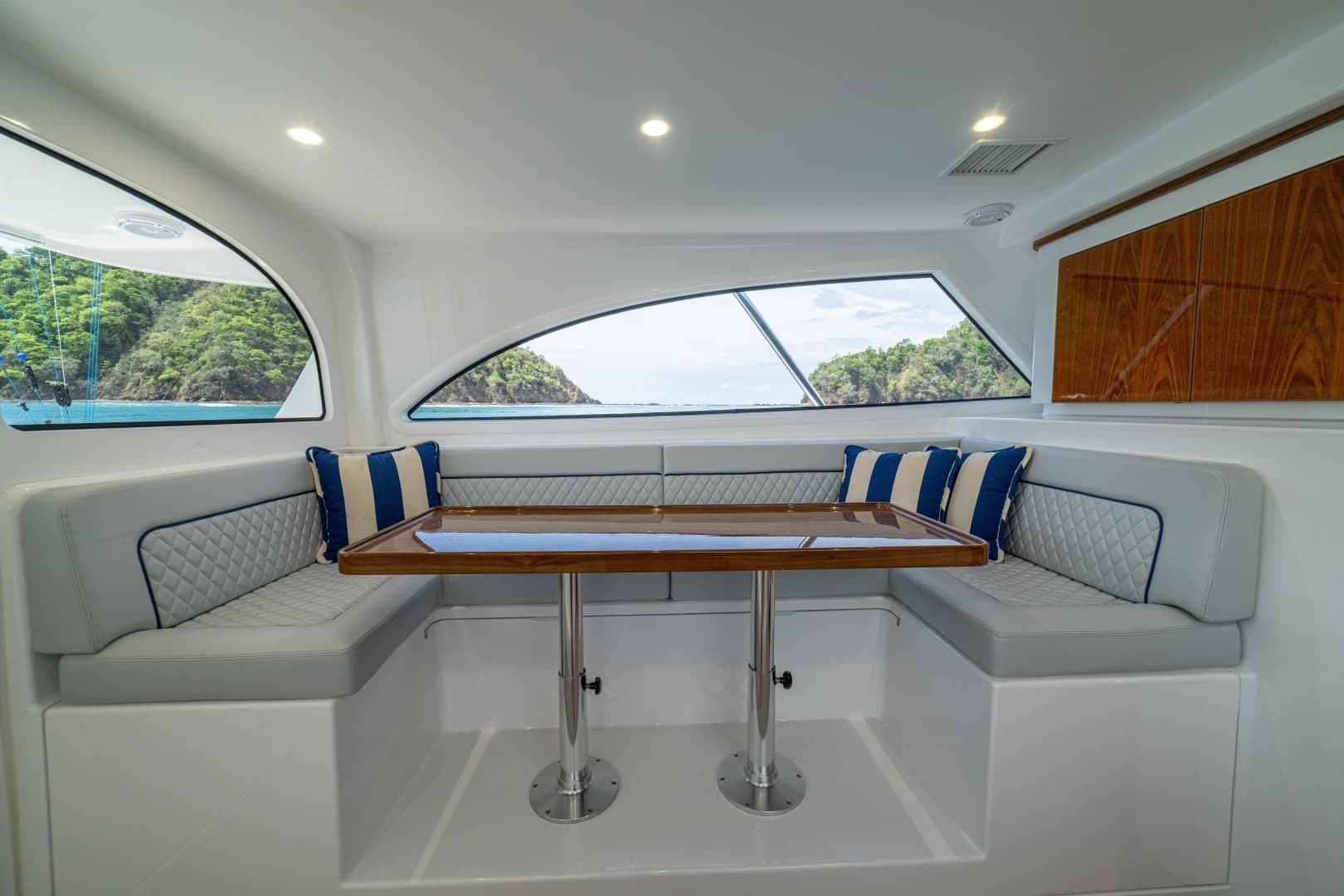 2023 Viking 46 Billfish Salon
