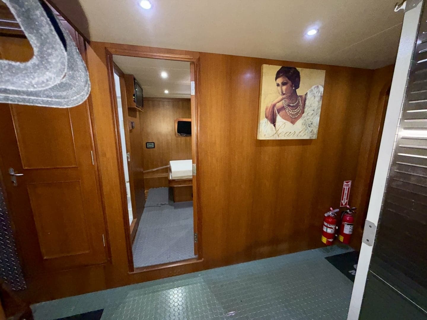Alaskan 70 OHANA - Crew Quarters