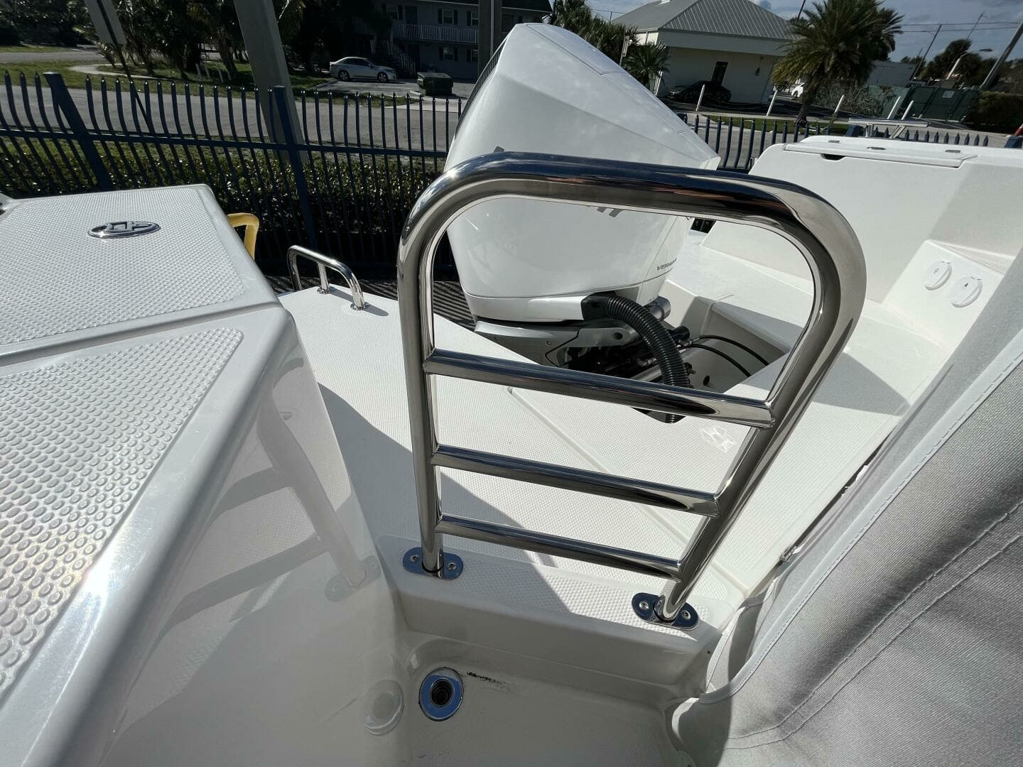 Nimbus Weekender 9 Swim platform Gate