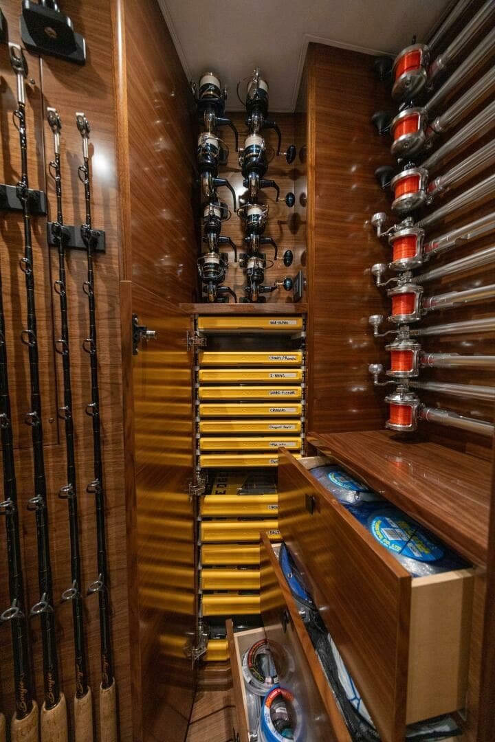2025 82 Viking Convertible Boujie Tackle Room (4)