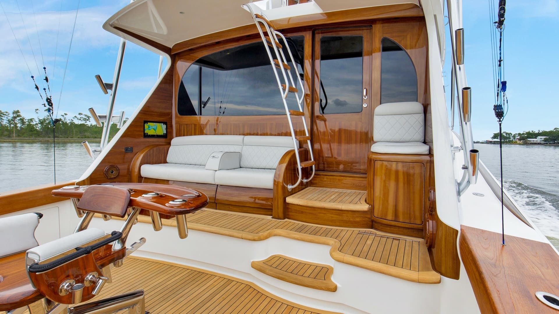2020 68 Viking Convertible Gunpowder Deck (2)