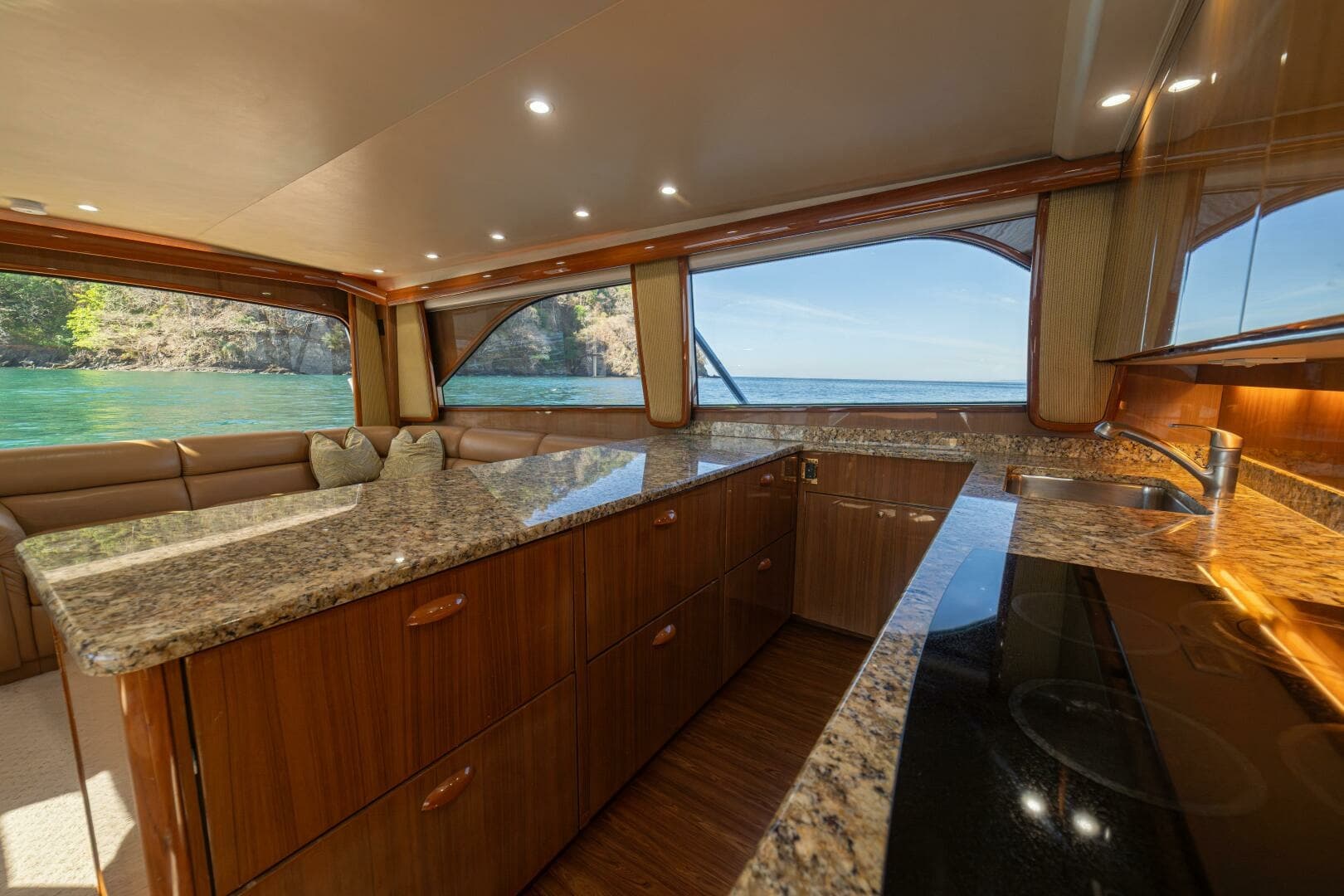 2006 Viking 56 "Scandaloso"