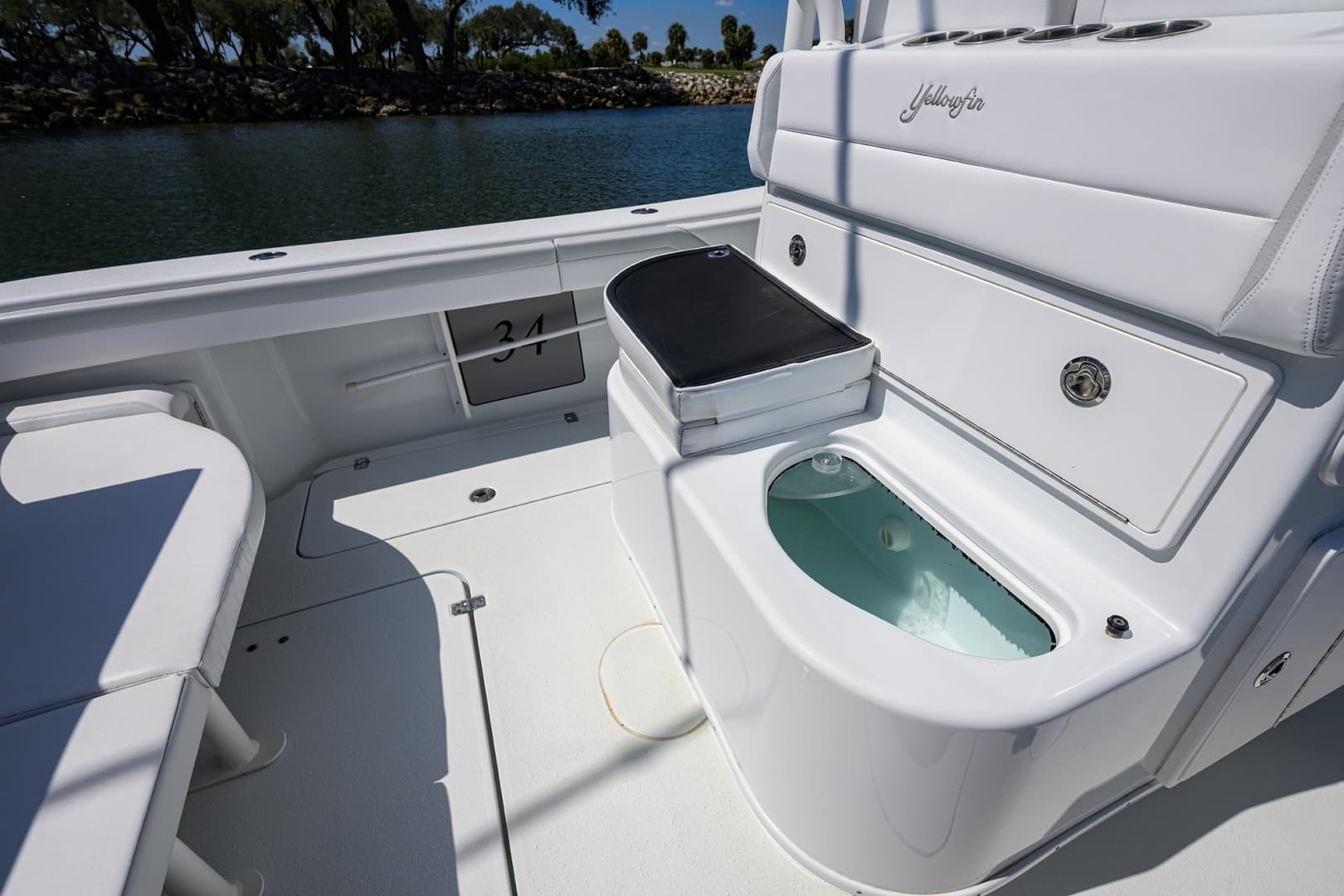 Yellowfin 34 - Cockpit