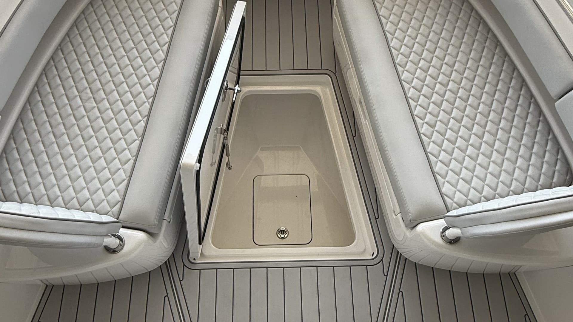 2025 29 Valhalla Boatworks V-29 Gunpowder Forward Seating (2)