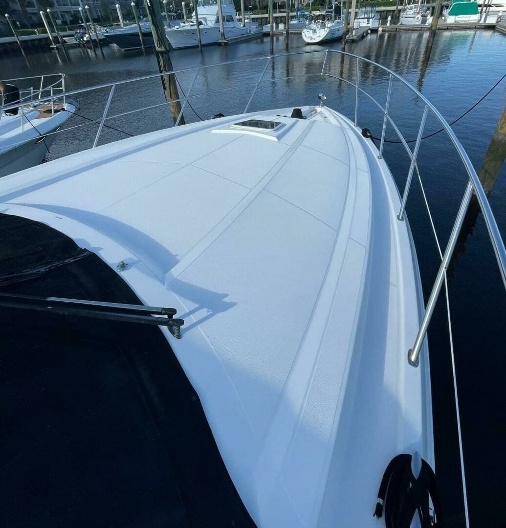 Regal 52 Sport Coupe - Bow