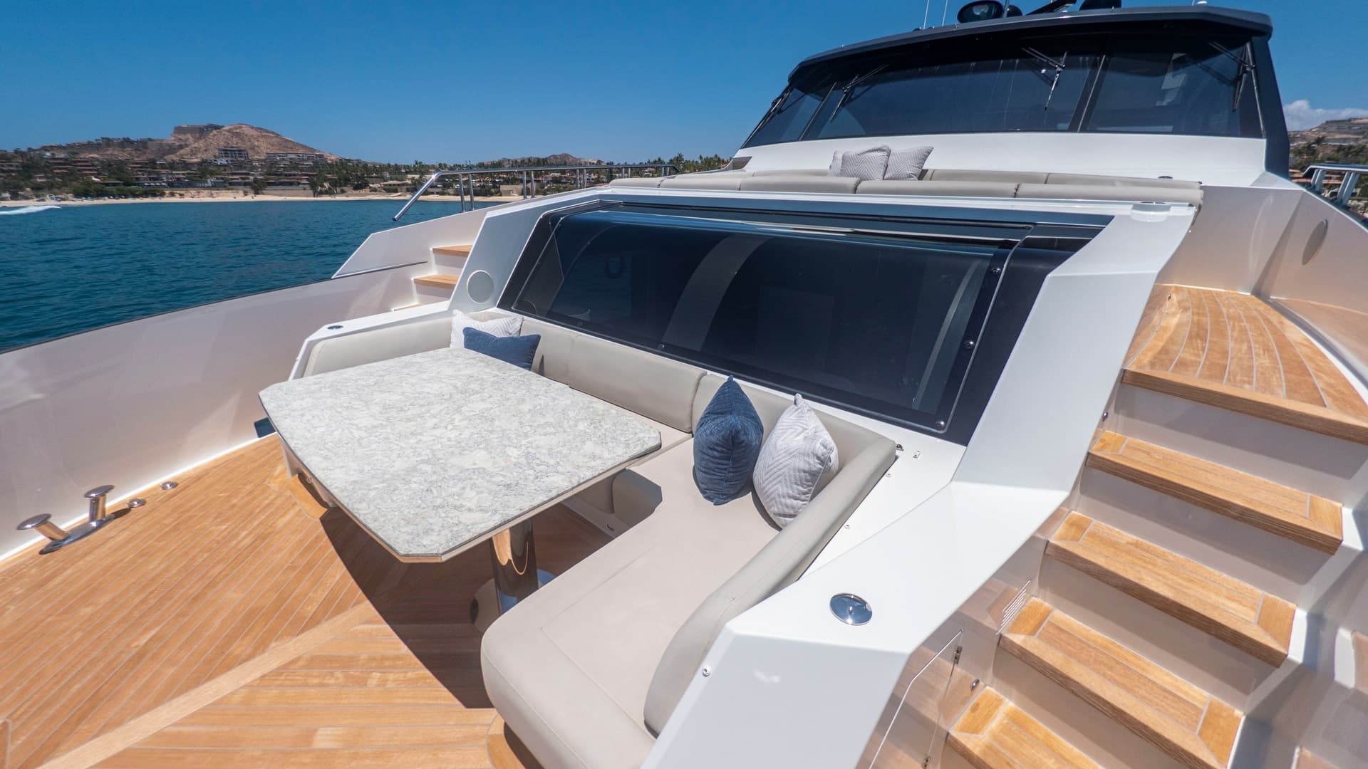 Foredeck Seating with Table