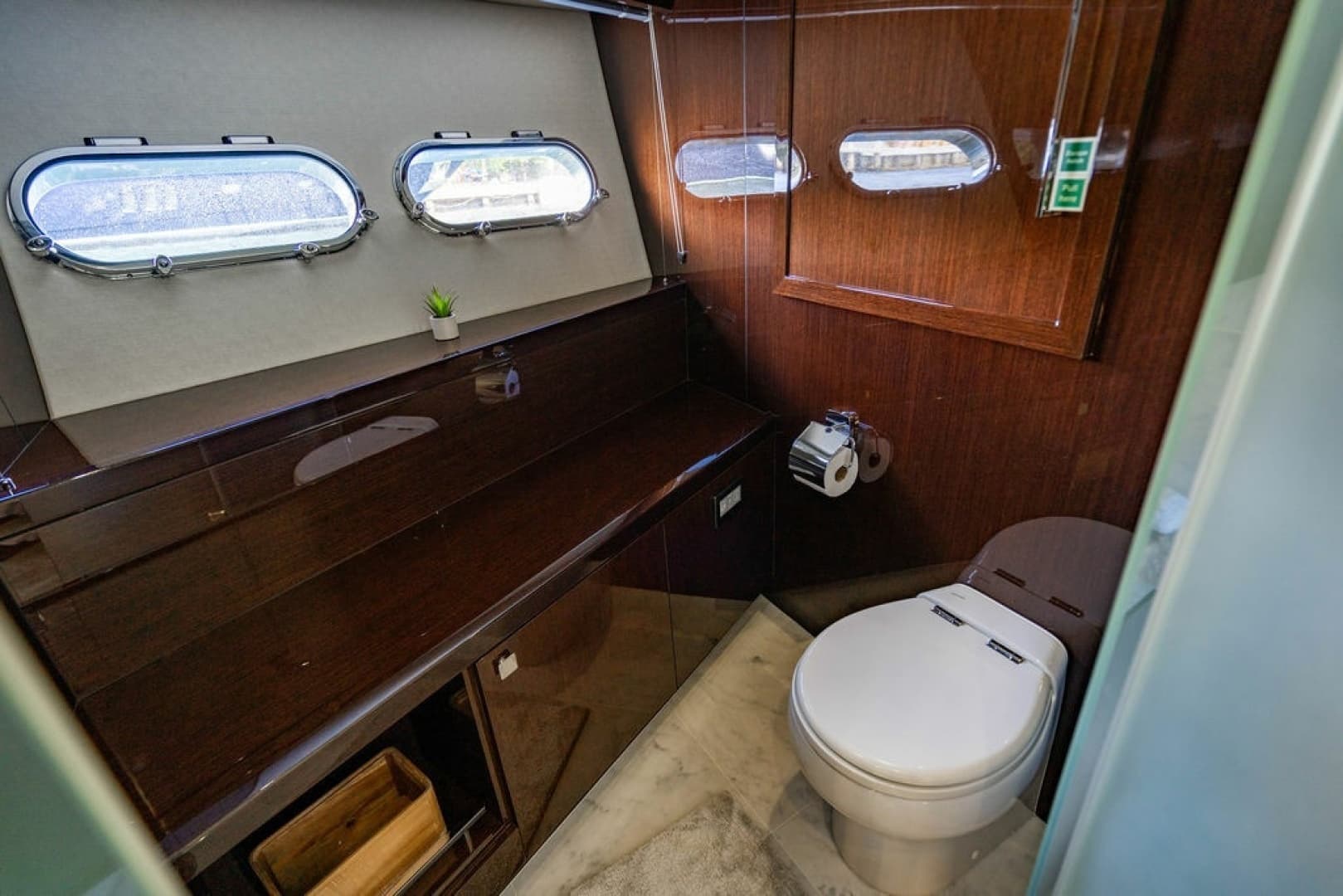 2019 Sunseeker 95 Motor Yacht