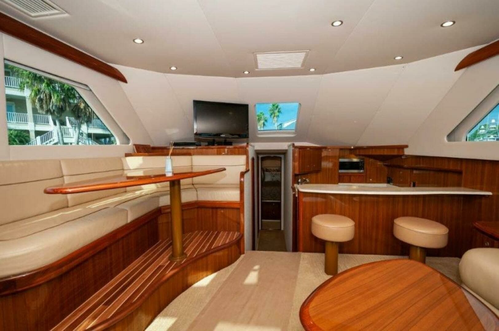 2012 Viking 42 Convertible  Salon 5
