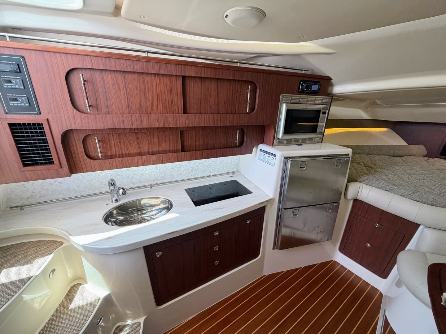 Grady White 37 - TRIPLE NET - Cabin