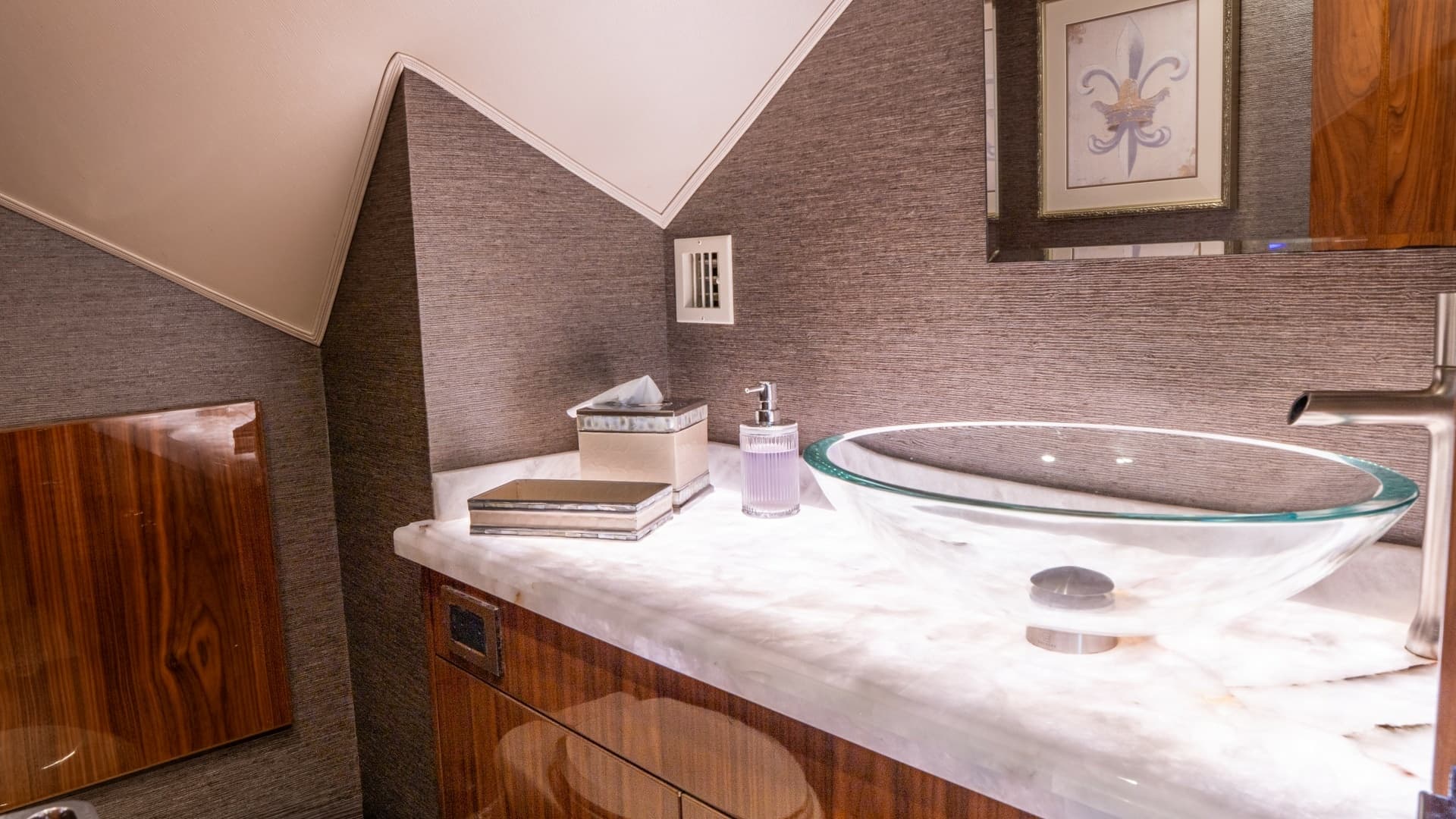 Luxurious Guest Bathroom Vanity