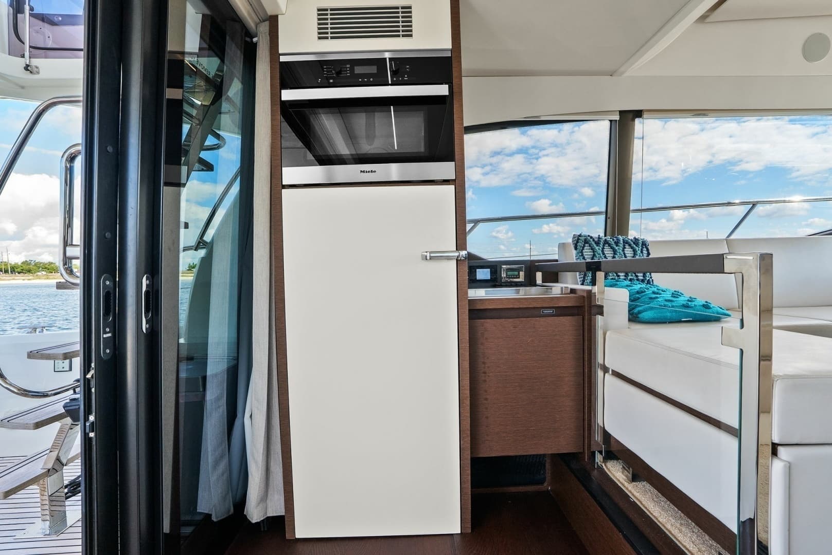 2020 Prestige 460 Flybridge