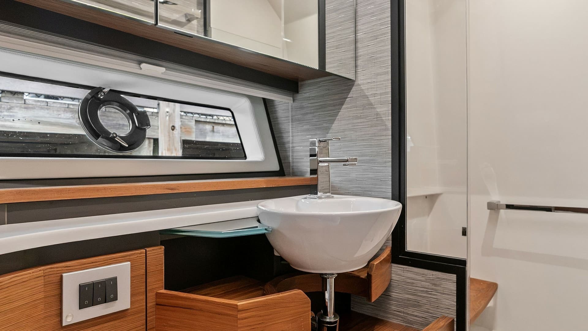Modern Yacht Ensuite Bathroom