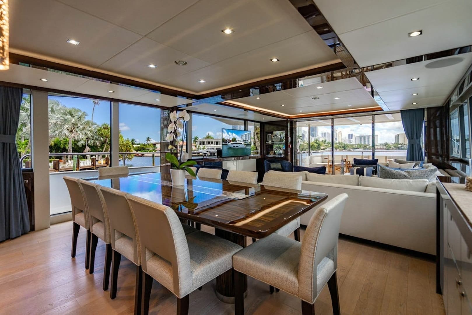 2019 Sunseeker 95 Motor Yacht