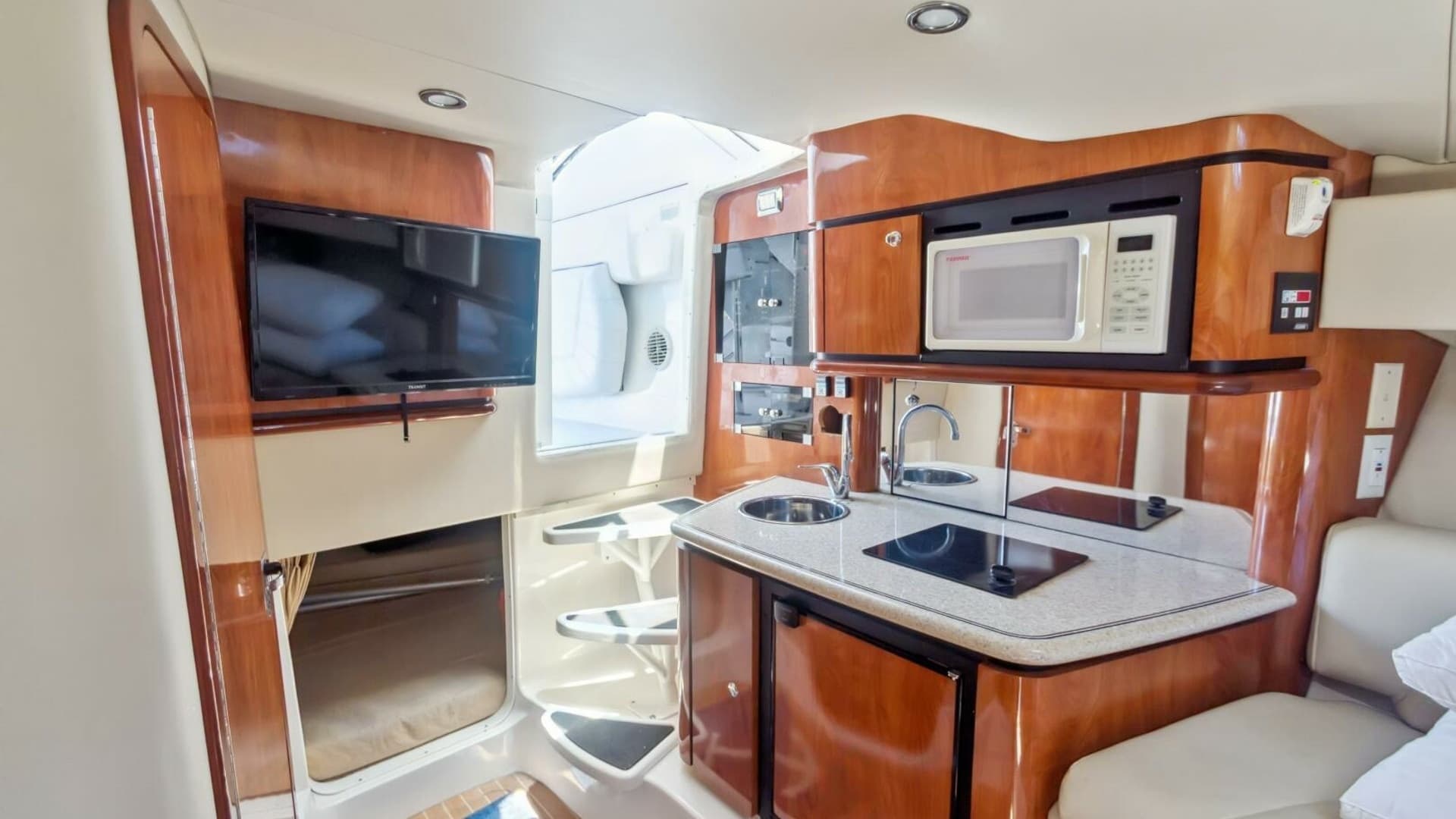 2008 Fountain 38 Sportfishing Cruiser