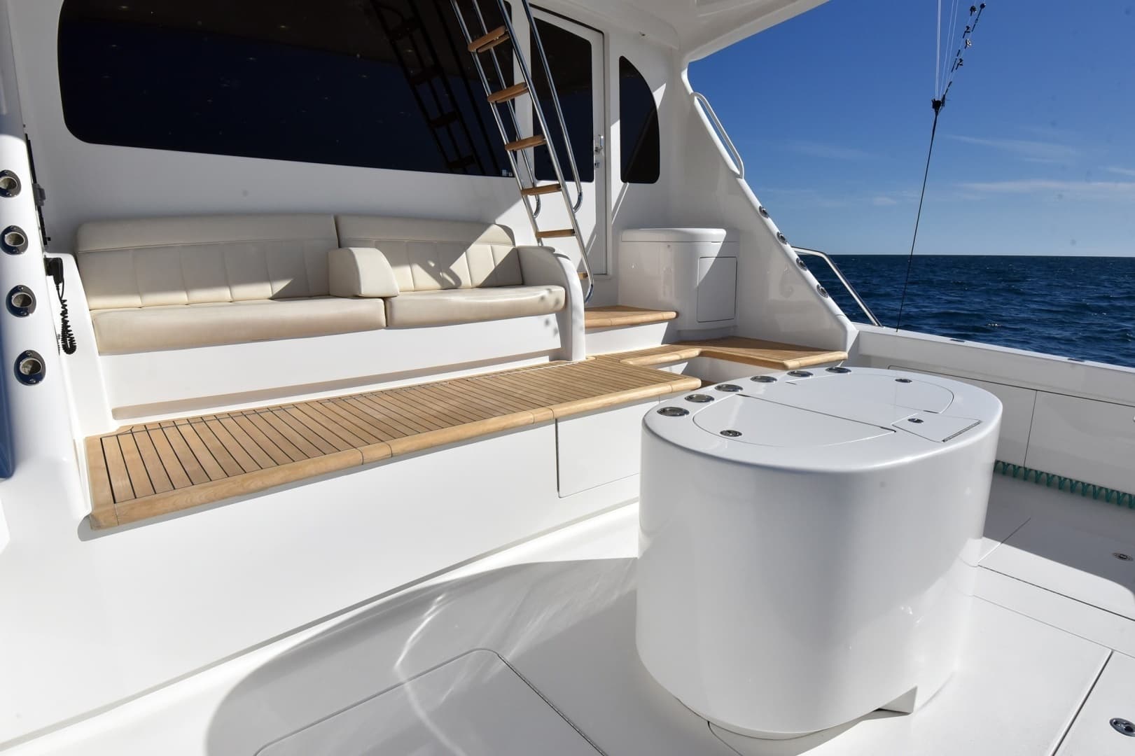 2019 Viking 80 Skybridge
