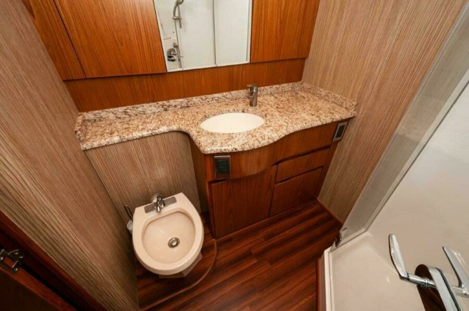 2012 76 Viking Sky Bridge Barefoot Drive Master Head (1)
