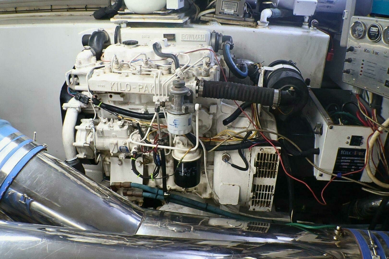 2001 Donzi 73' Sport Fish  Engine Room (4)
