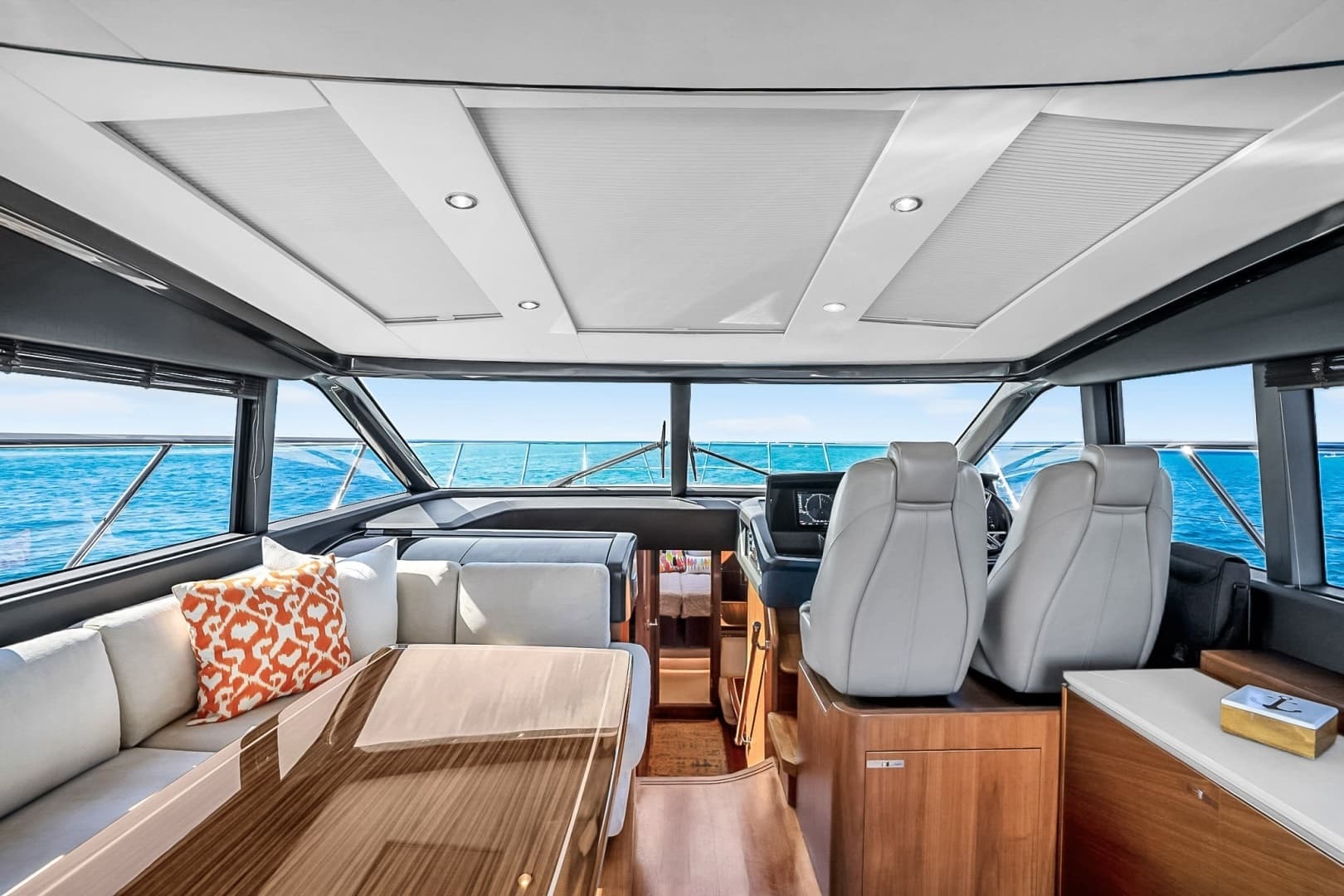 2016 Princess V58-HAPPY HOUR- Salon