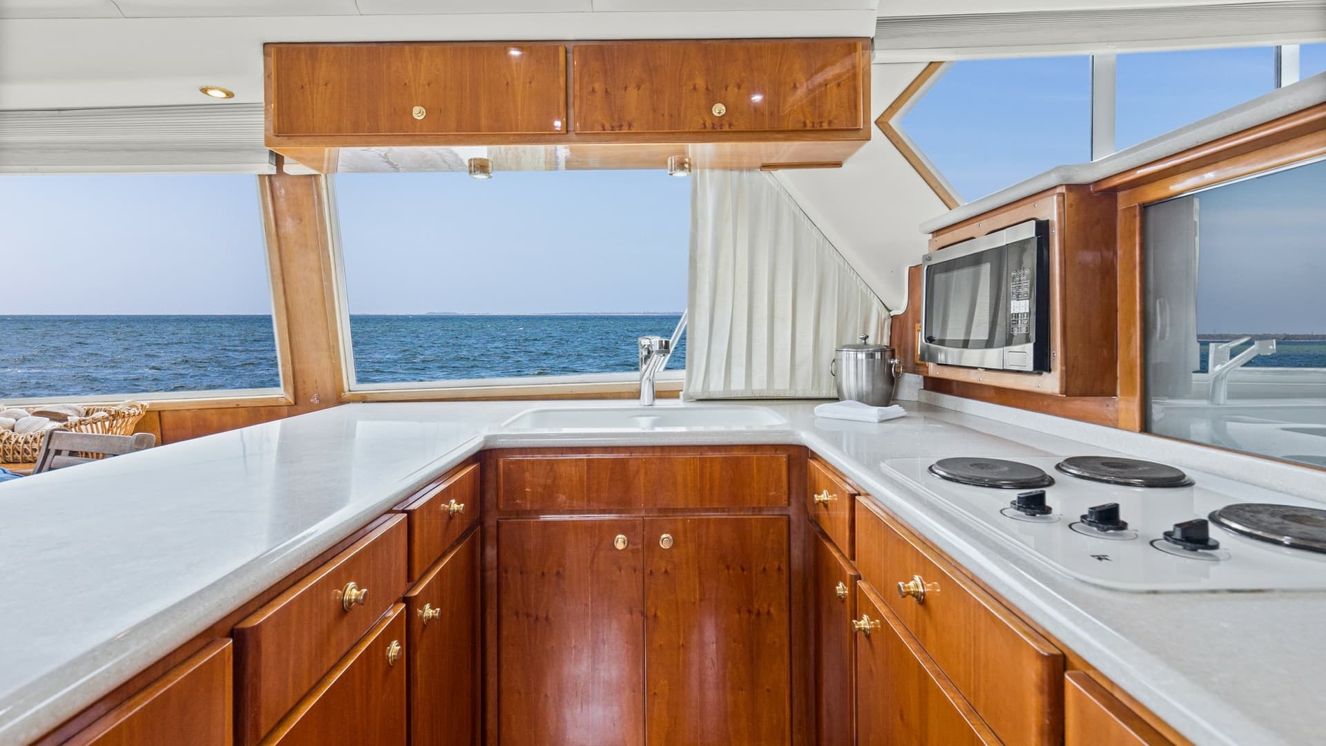 2001 48 Navigator 4800 Classic Maggie B Galley