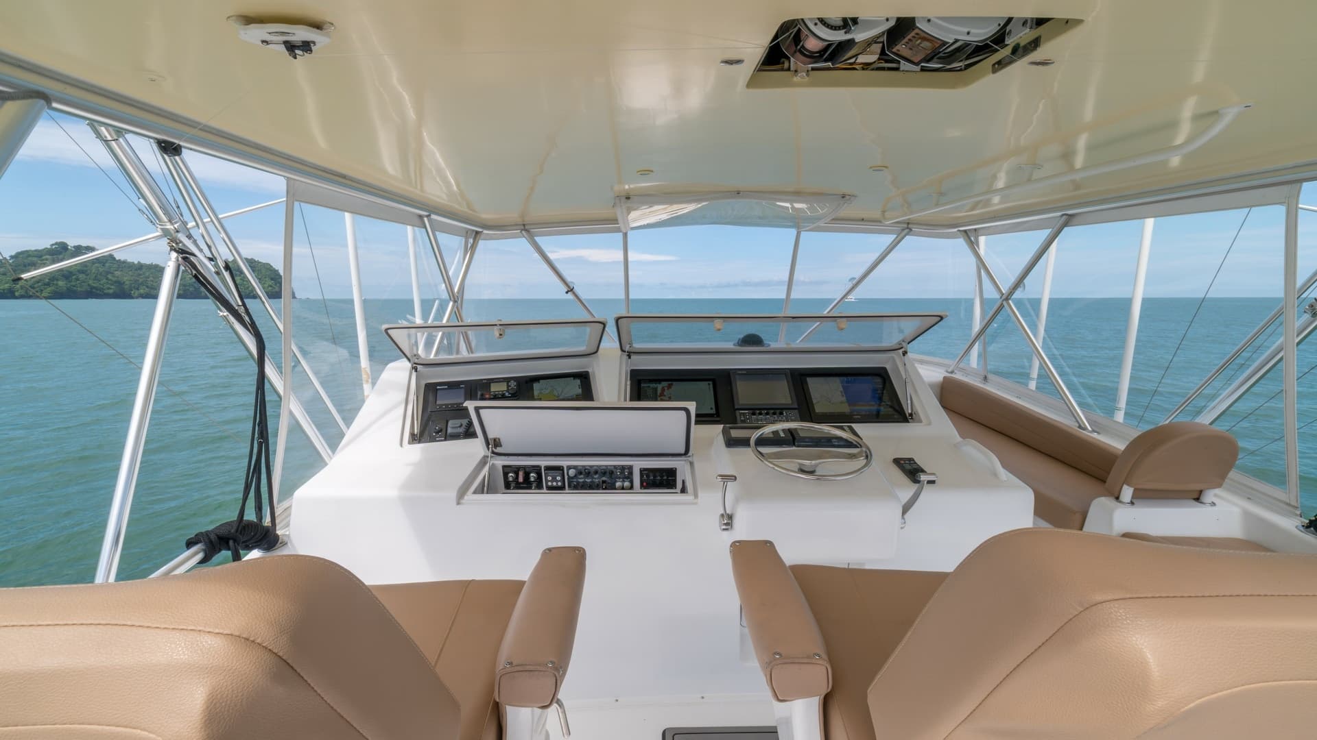 Flybridge Helm Station 2002 Viking 61 Convertible